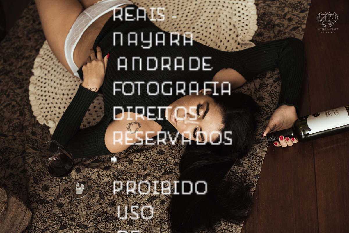 Ensaio feminino sensual nu boudoir feito em estudio lifestyle em santos nu artistico feminino pela fotografa nayara andrade fotografia