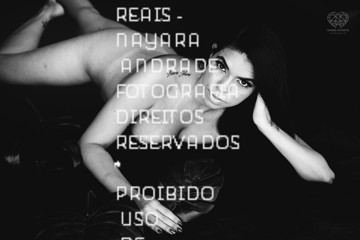 Ensaio feminino sensual nu boudoir feito em estudio lifestyle em santos nu artistico feminino pela fotografa nayara andrade fotografia