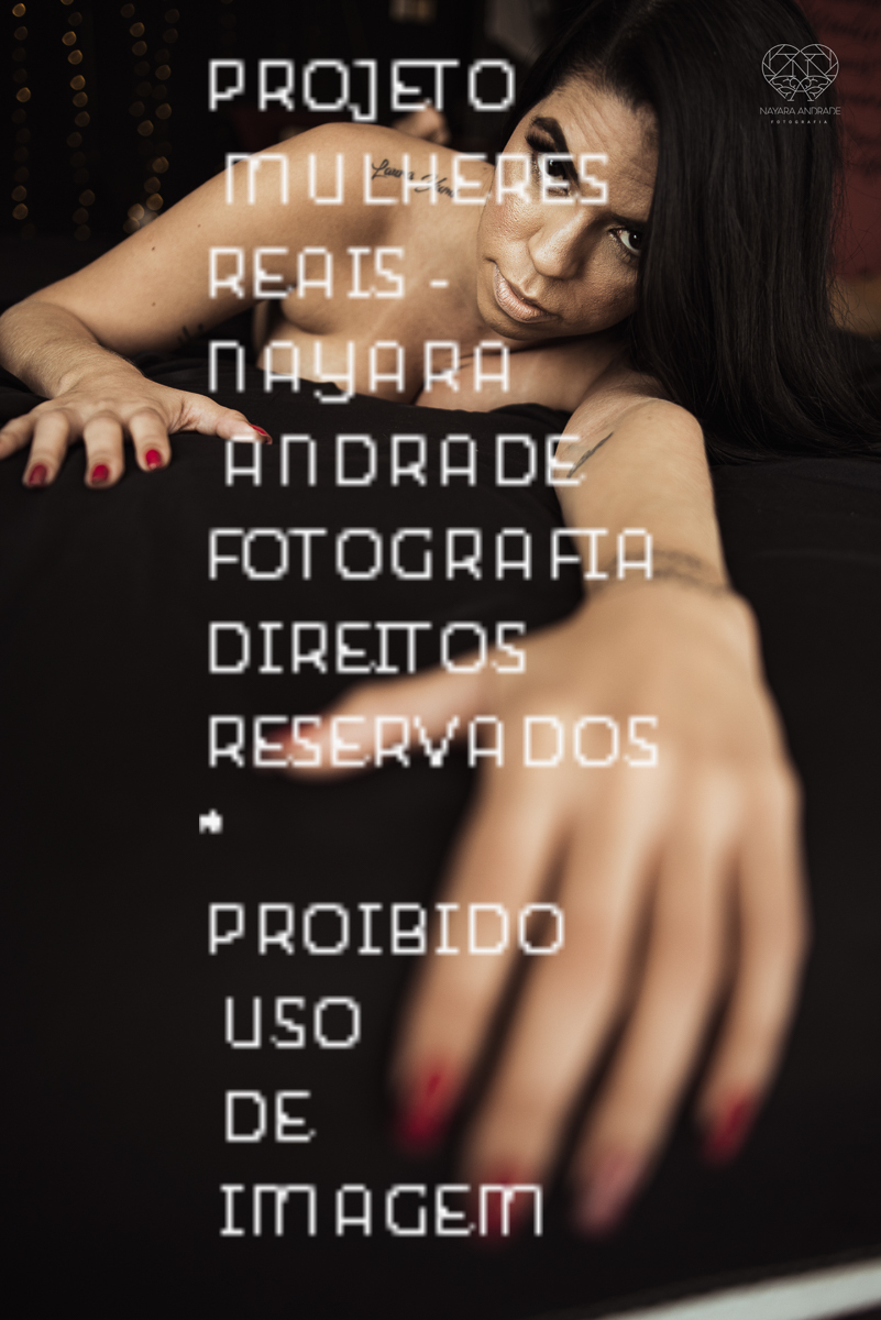 Ensaio feminino sensual nu boudoir feito em estudio lifestyle em santos nu artistico feminino pela fotografa nayara andrade fotografia