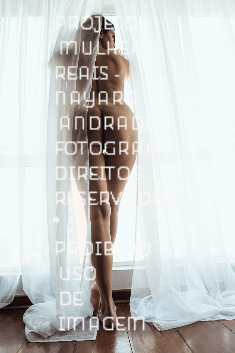 Ensaio feminino sensual nu boudoir feito em estudio lifestyle em santos nu artistico feminino pela fotografa nayara andrade fotografia
