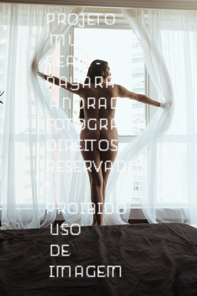 Ensaio feminino sensual nu boudoir feito em estudio lifestyle em santos nu artistico feminino pela fotografa nayara andrade fotografia