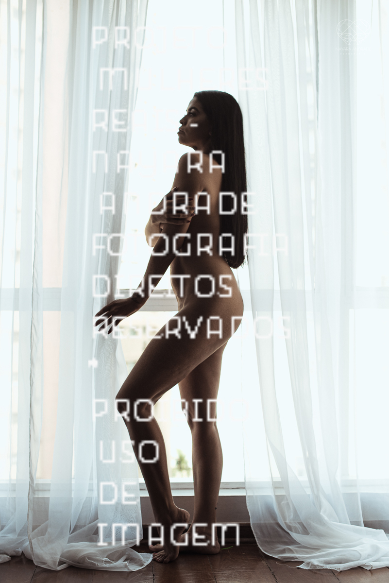 Ensaio feminino sensual nu boudoir feito em estudio lifestyle em santos nu artistico feminino pela fotografa nayara andrade fotografia