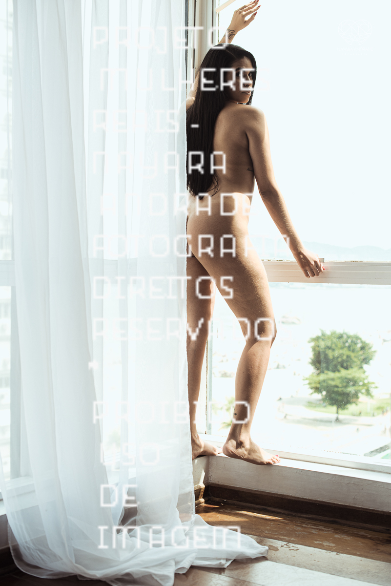 Ensaio feminino sensual nu boudoir feito em estudio lifestyle em santos nu artistico feminino pela fotografa nayara andrade fotografia