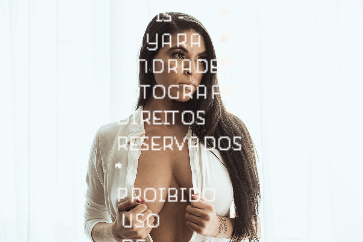 Ensaio feminino sensual nu boudoir feito em estudio lifestyle em santos nu artistico feminino pela fotografa nayara andrade fotografia