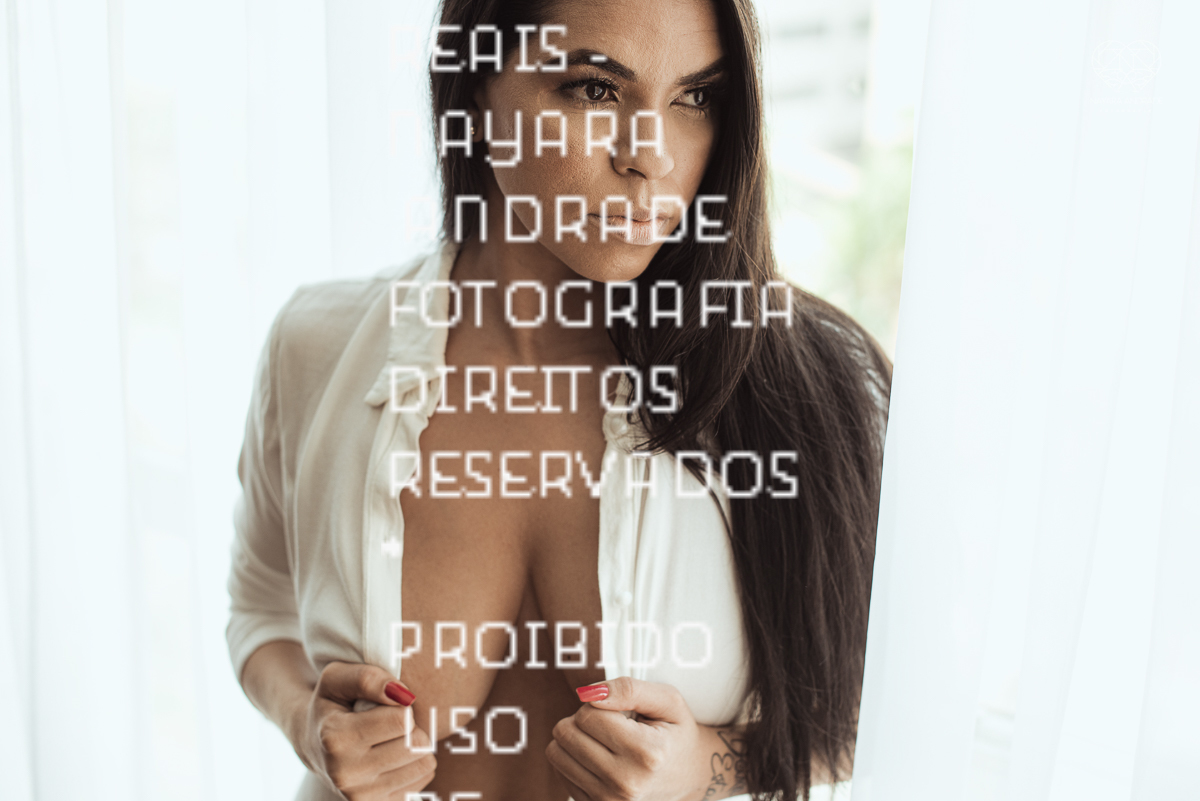 Ensaio feminino sensual nu boudoir feito em estudio lifestyle em santos nu artistico feminino pela fotografa nayara andrade fotografia