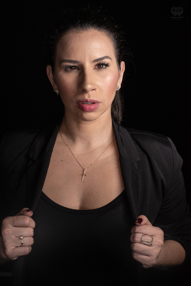 Ensaio feminino feito para mulheres empreendedoras com personalidade forte fotos para redes sociais  e  midias palestras mulheres donas de si trabalho feito pela fotografa premiada nayara andrade