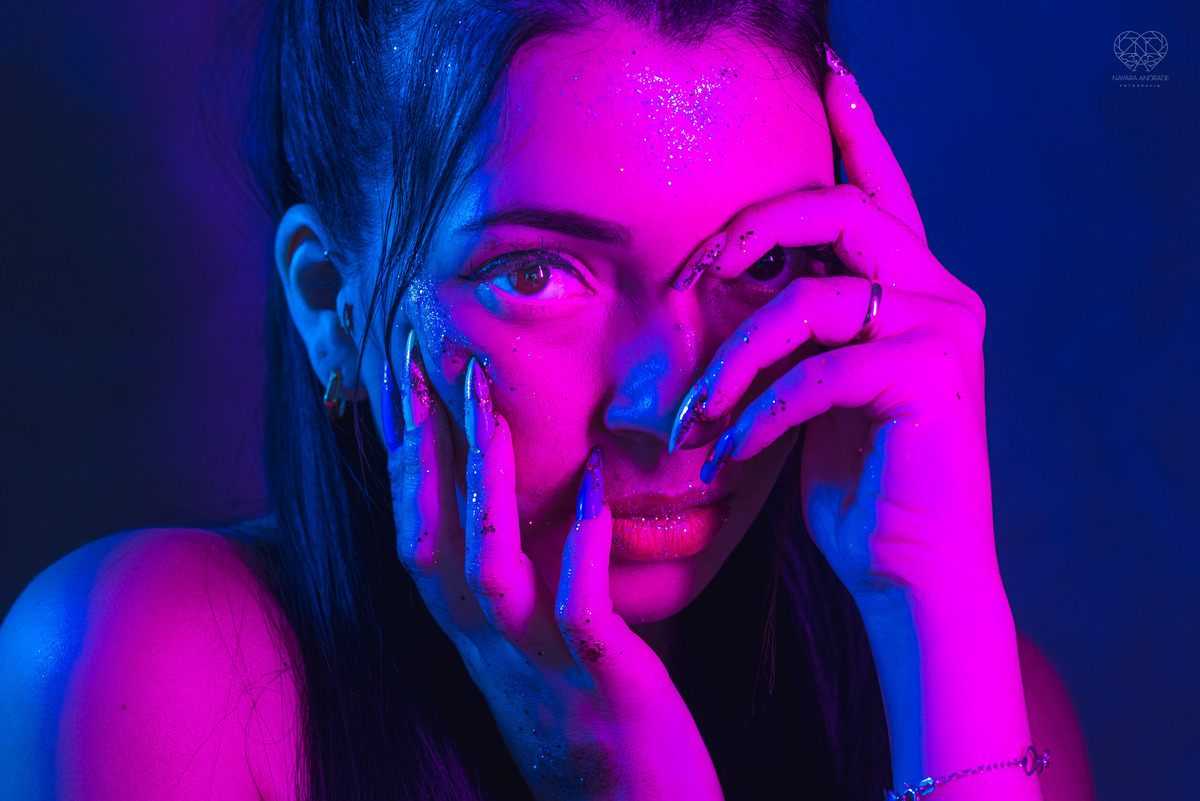 Fotos para posicionamento de marca e identidade visual de empreendedores manicure com alongamento de unhas manicure maluca foto artistica para empresarios e empreendedoras pela fotografa Nayara Andrade fotografia