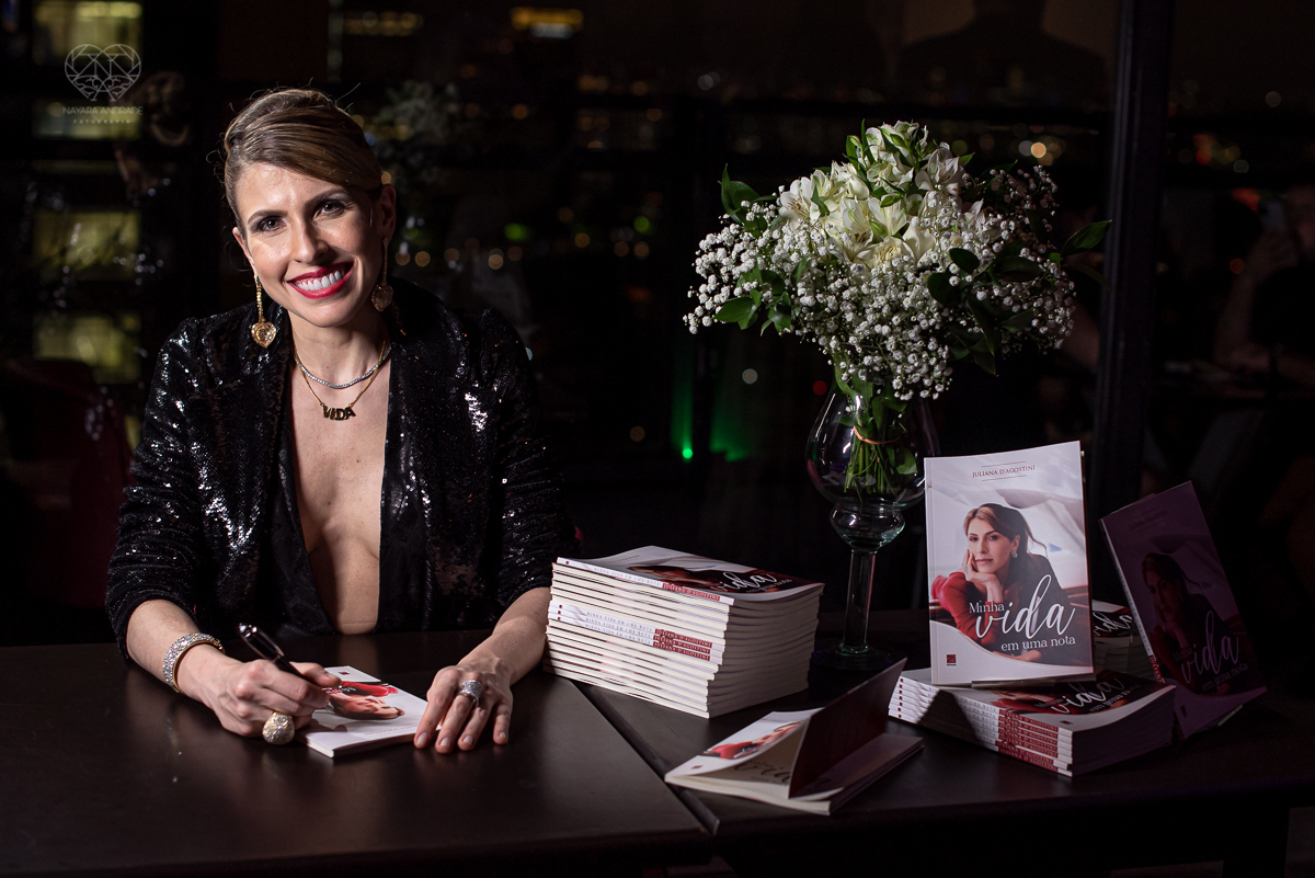 Lançamento da biografia da pianista Juliana DAgostini minha vida em uma nota fotos feitas pela fotografa premiada nayara andrade fotografia de santos litoral de sao paulo 