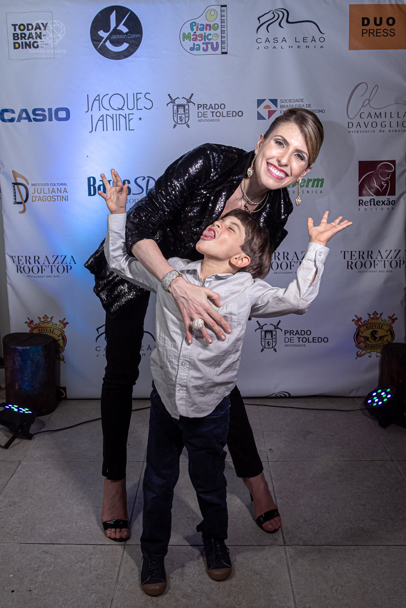 Lançamento da biografia da pianista Juliana DAgostini minha vida em uma nota fotos feitas pela fotografa premiada nayara andrade fotografia de santos litoral de sao paulo Fotos com a empresaria Lydia Sayeg