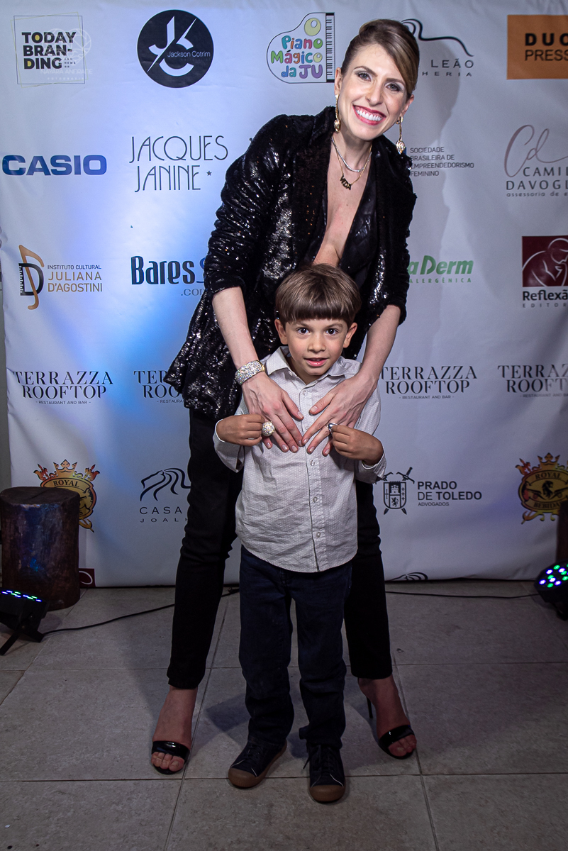 Lançamento da biografia da pianista Juliana DAgostini minha vida em uma nota fotos feitas pela fotografa premiada nayara andrade fotografia de santos litoral de sao paulo Fotos com a empresaria Lydia Sayeg