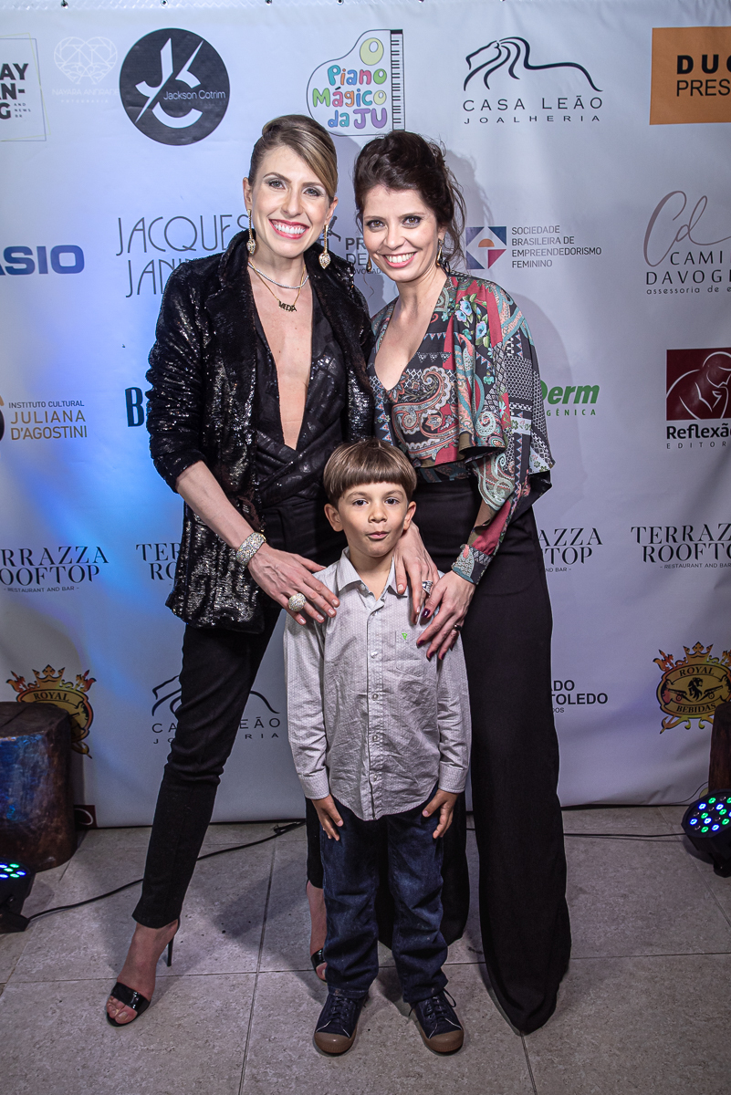 Lançamento da biografia da pianista Juliana DAgostini minha vida em uma nota fotos feitas pela fotografa premiada nayara andrade fotografia de santos litoral de sao paulo Fotos com a empresaria Lydia Sayeg