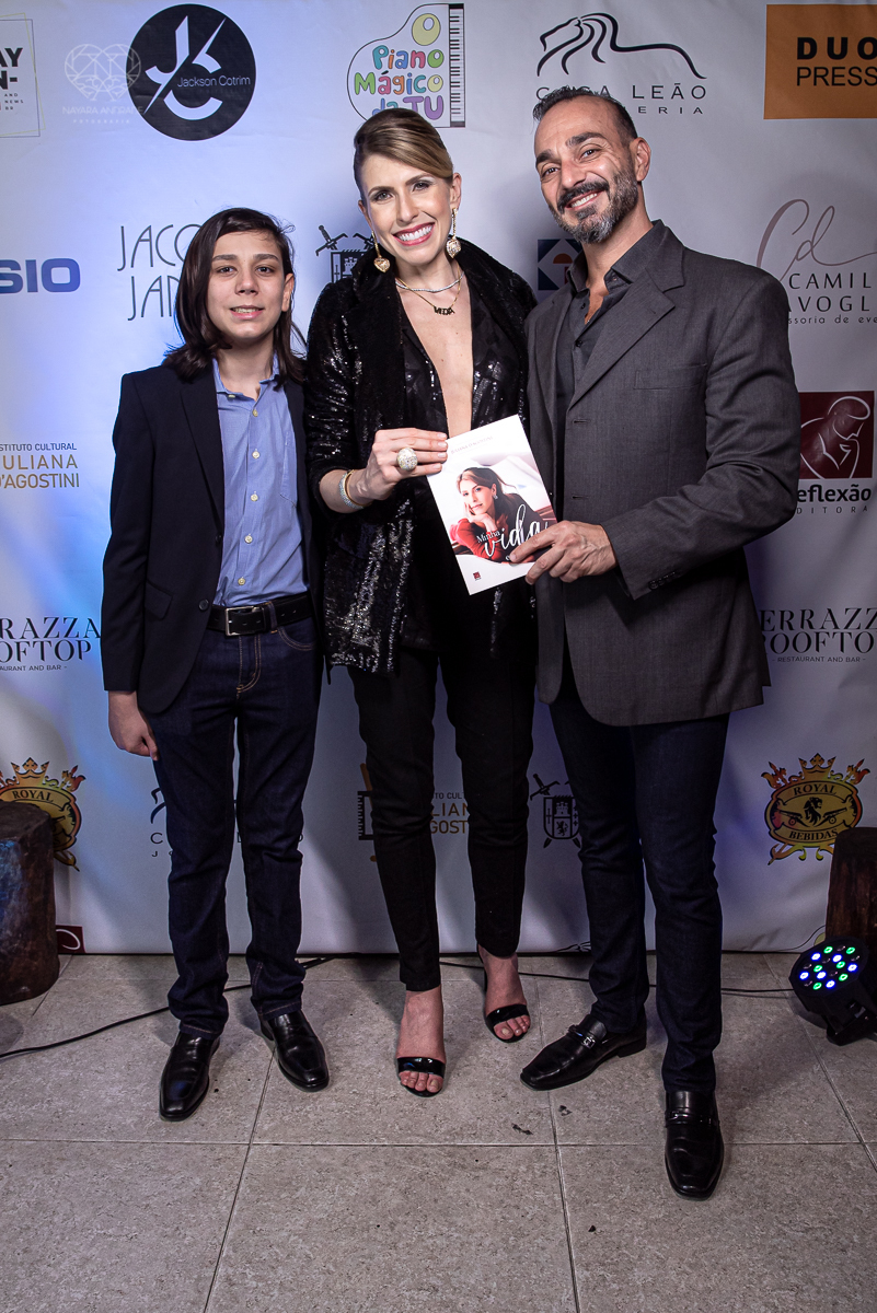 Lançamento da biografia da pianista Juliana DAgostini minha vida em uma nota fotos feitas pela fotografa premiada nayara andrade fotografia de santos litoral de sao paulo Fotos com a empresaria Lydia Sayeg