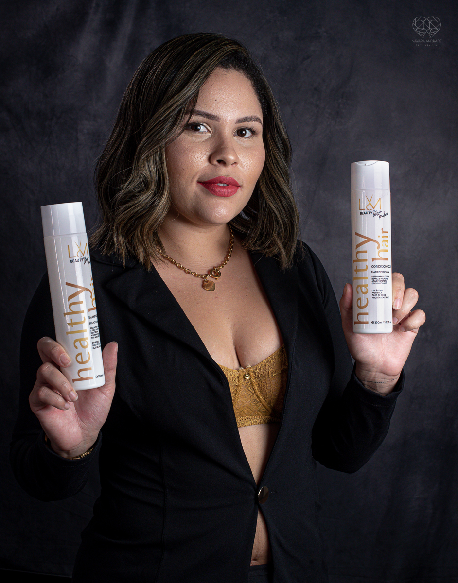 Fotos paras posicionamento de marca de empresa de salao de beleza cabelereiro e empreendedora feminina mulher Letycia Medeiros feitos pela fotografa premiada Nayara Andrade em Santos litoral de sao paulo fotos para empreendedores e posicionamento de marca