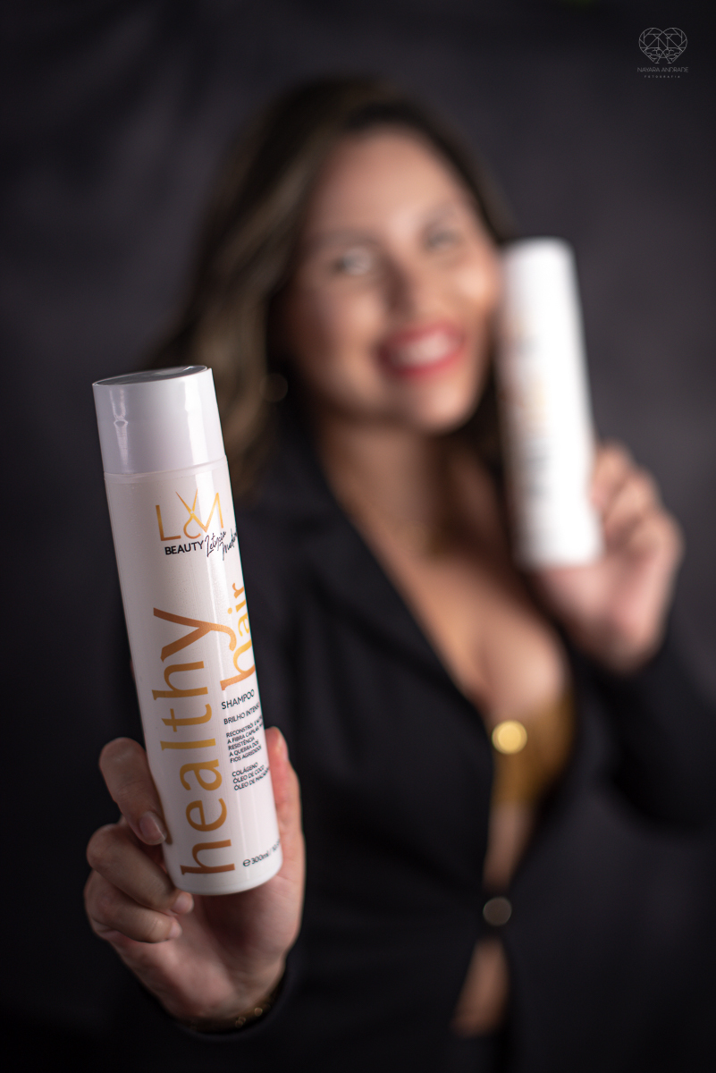 Fotos paras posicionamento de marca de empresa de salao de beleza cabelereiro e empreendedora feminina mulher Letycia Medeiros feitos pela fotografa premiada Nayara Andrade em Santos litoral de sao paulo fotos para empreendedores e posicionamento de marca