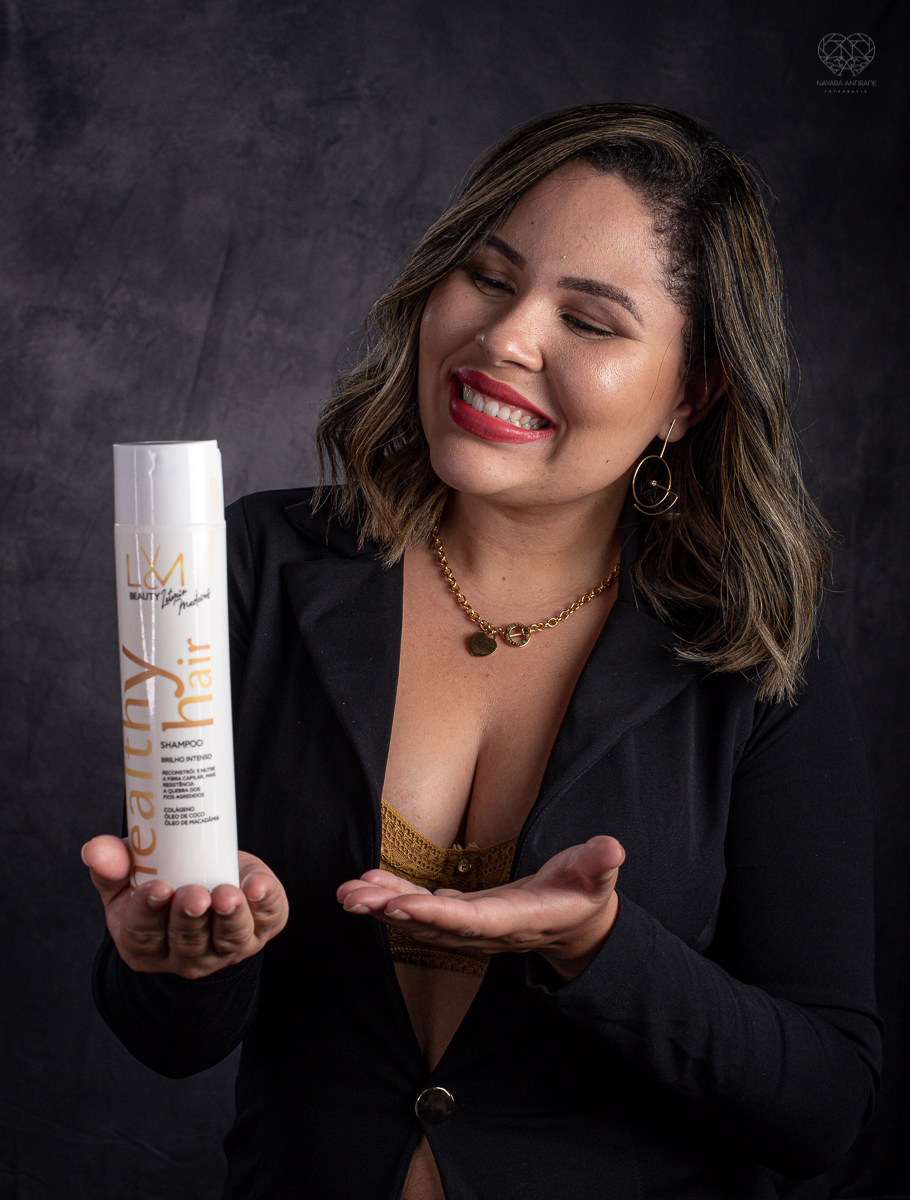 Fotos paras posicionamento de marca de empresa de salao de beleza cabelereiro e empreendedora feminina mulher Letycia Medeiros feitos pela fotografa premiada Nayara Andrade em Santos litoral de sao paulo fotos para empreendedores e posicionamento de marca