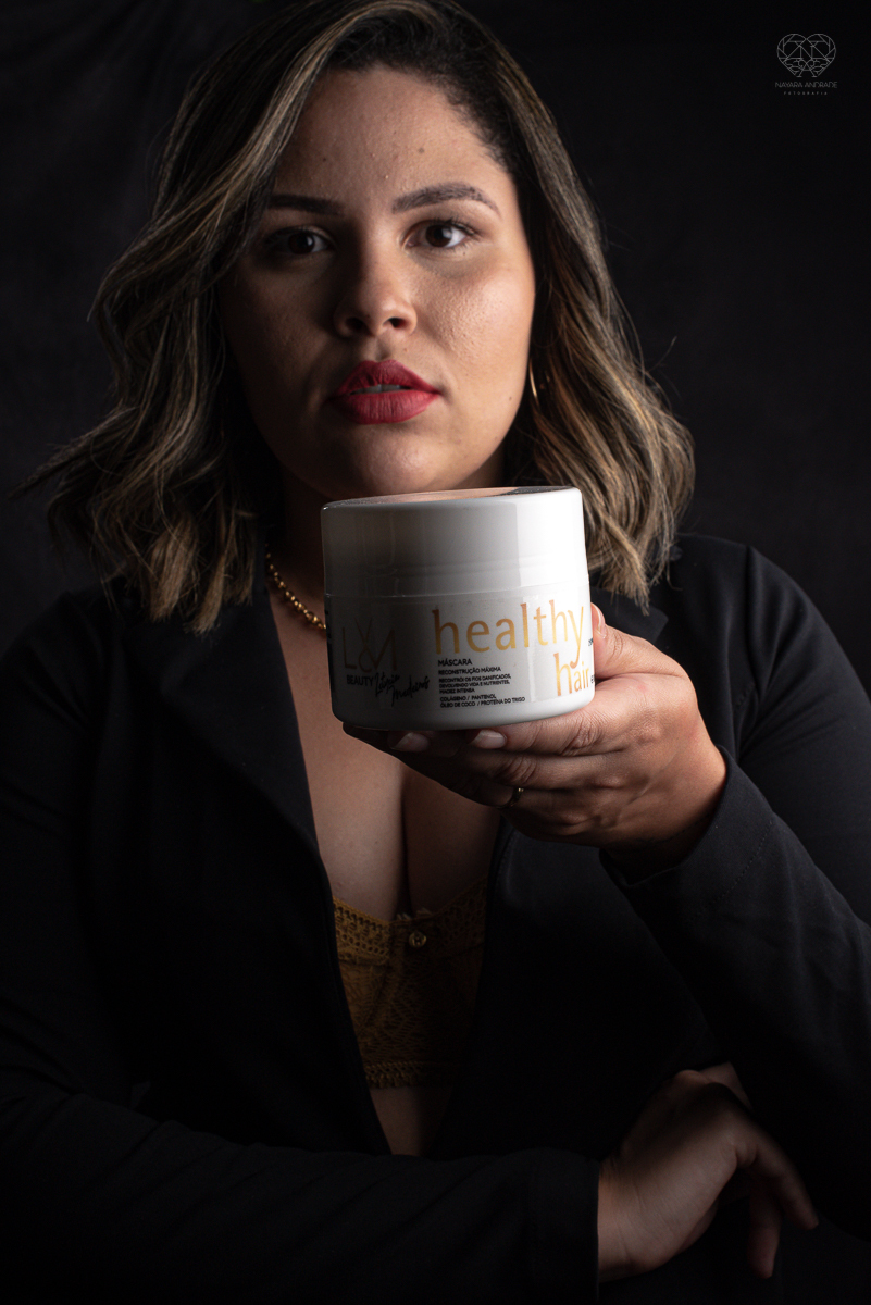 Fotos paras posicionamento de marca de empresa de salao de beleza cabelereiro e empreendedora feminina mulher Letycia Medeiros feitos pela fotografa premiada Nayara Andrade em Santos litoral de sao paulo fotos para empreendedores e posicionamento de marca