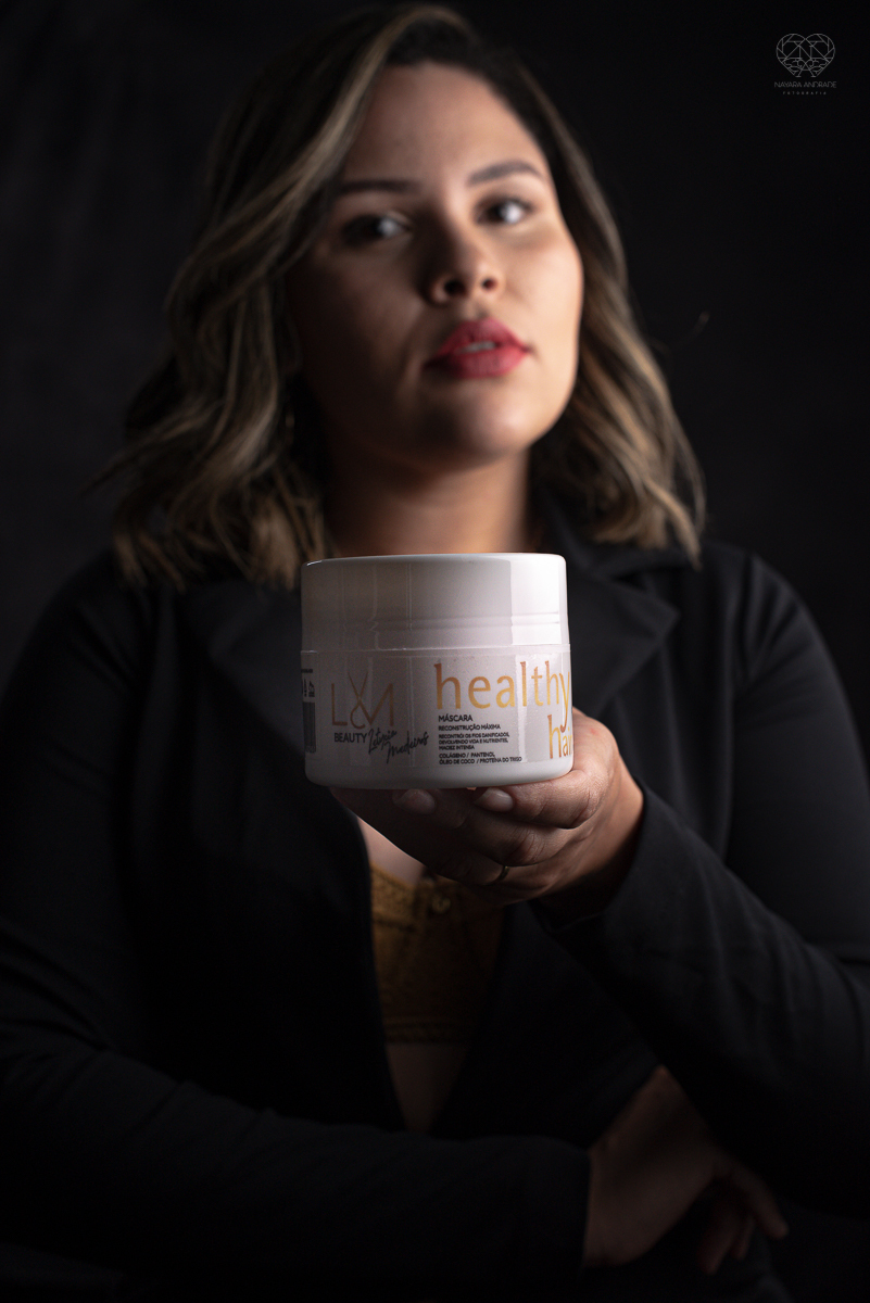 Fotos paras posicionamento de marca de empresa de salao de beleza cabelereiro e empreendedora feminina mulher Letycia Medeiros feitos pela fotografa premiada Nayara Andrade em Santos litoral de sao paulo fotos para empreendedores e posicionamento de marca