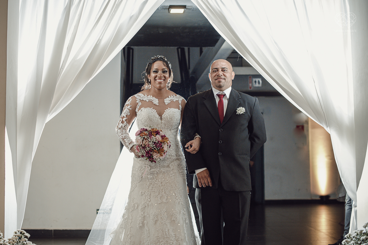 Fotografia de casamento no centro de santos realizado pela fotografa premiada nayara andrade casamento classico no centro de santos na docks santos 