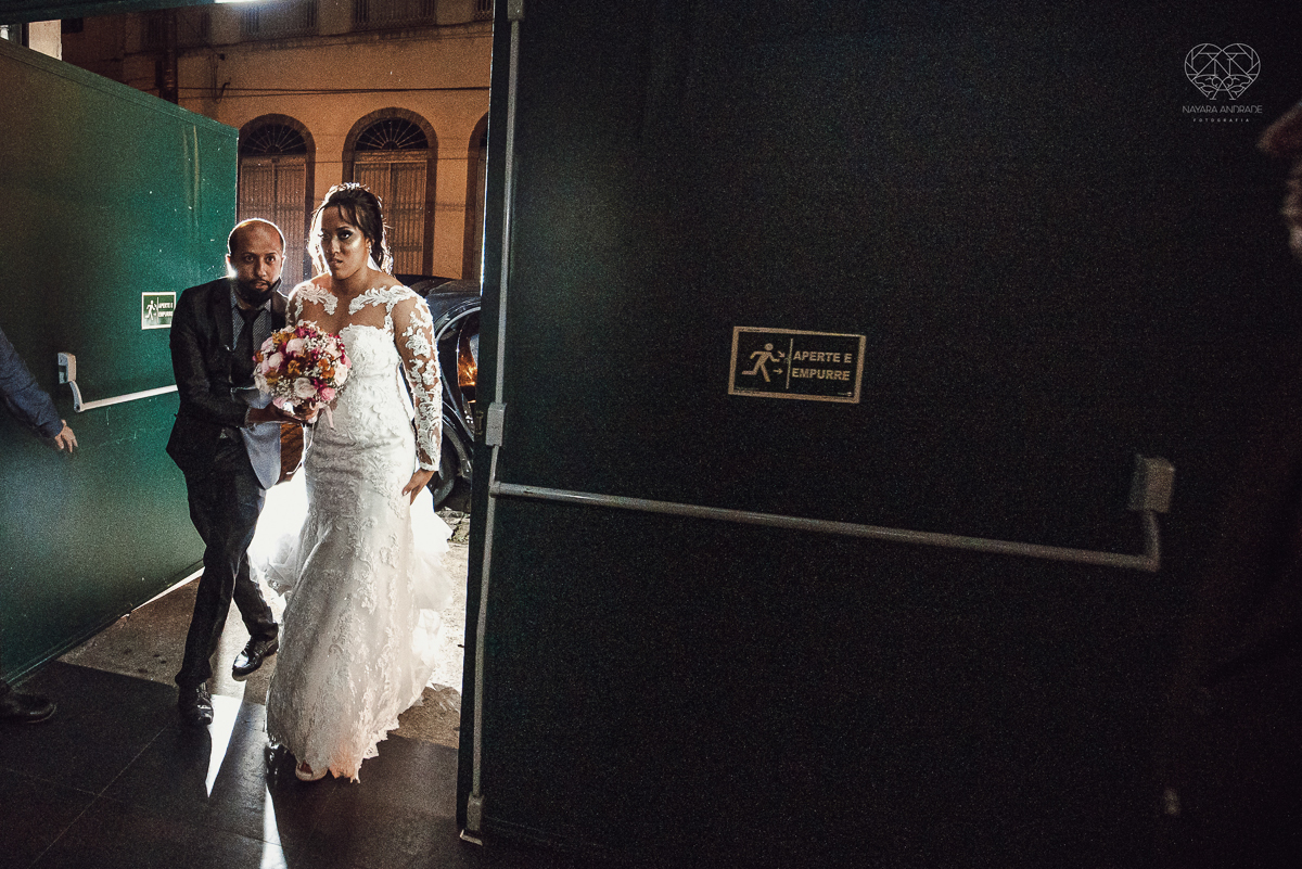 Fotografia de casamento no centro de santos realizado pela fotografa premiada nayara andrade casamento classico no centro de santos na docks santos 