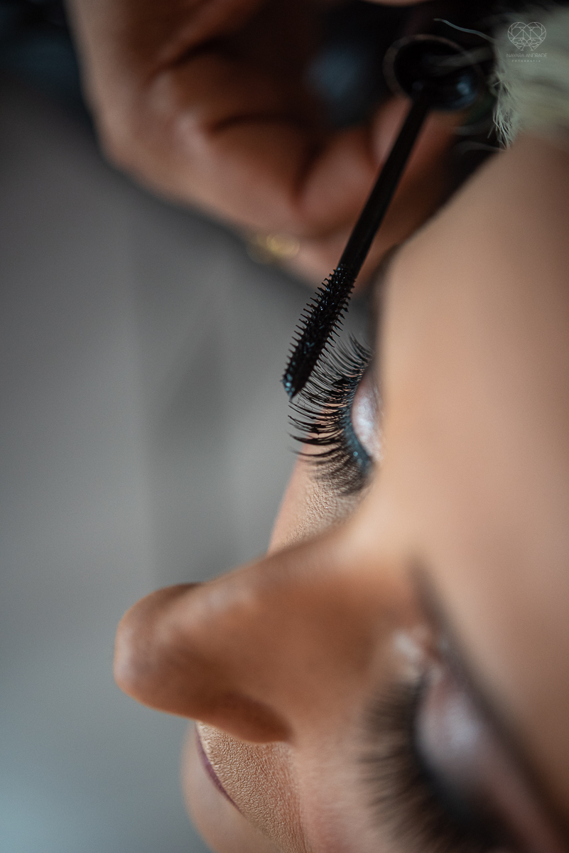 intimate wedding mini wedding feito em casa na cidade de santos fotografado pela fotografa premiada internacionalmente Nayara Andrade fotografia making of de noiva e noivo e jantar na casa da familia