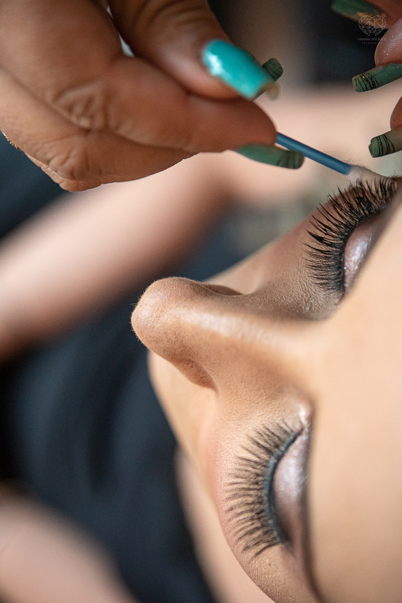 intimate wedding mini wedding feito em casa na cidade de santos fotografado pela fotografa premiada internacionalmente Nayara Andrade fotografia making of de noiva e noivo e jantar na casa da familia
