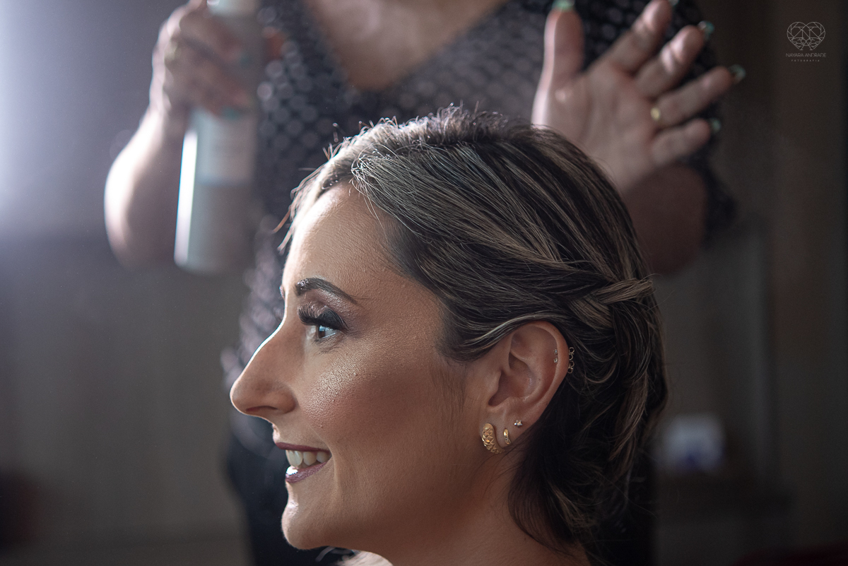 intimate wedding mini wedding feito em casa na cidade de santos fotografado pela fotografa premiada internacionalmente Nayara Andrade fotografia making of de noiva e noivo e jantar na casa da familia