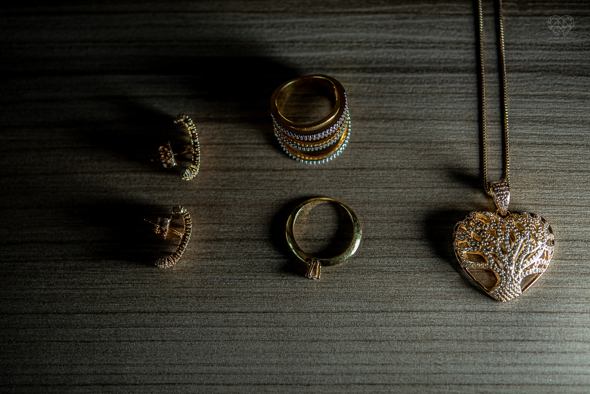 intimate wedding mini wedding feito em casa na cidade de santos fotografado pela fotografa premiada internacionalmente Nayara Andrade fotografia making of de noiva e noivo e jantar na casa da familia