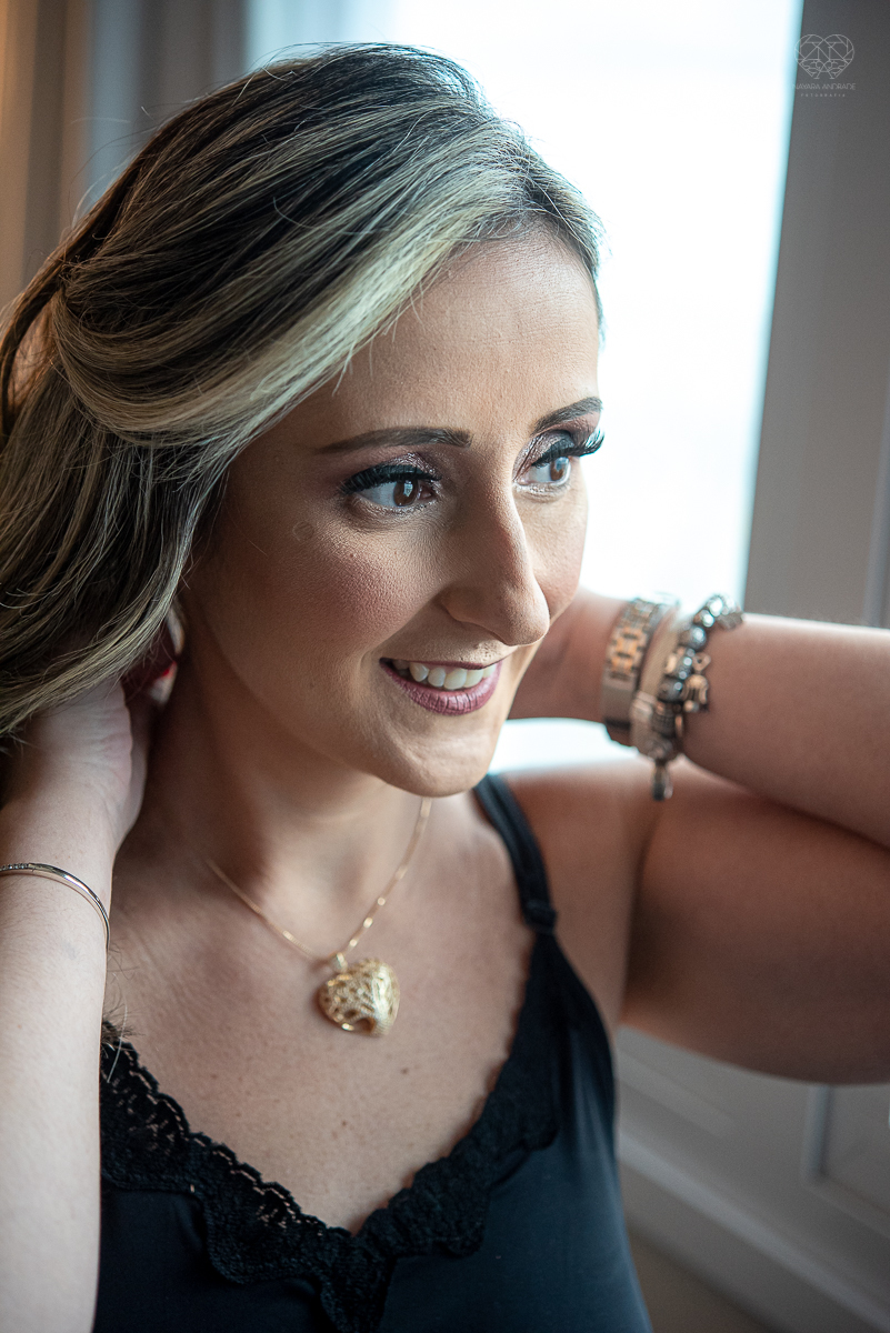 intimate wedding mini wedding feito em casa na cidade de santos fotografado pela fotografa premiada internacionalmente Nayara Andrade fotografia making of de noiva e noivo e jantar na casa da familia