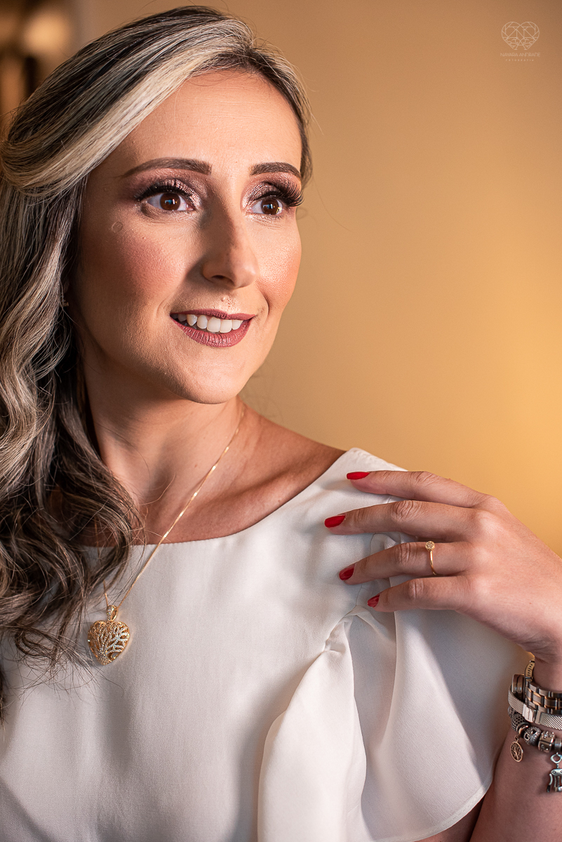 intimate wedding mini wedding feito em casa na cidade de santos fotografado pela fotografa premiada internacionalmente Nayara Andrade fotografia making of de noiva e noivo e jantar na casa da familia