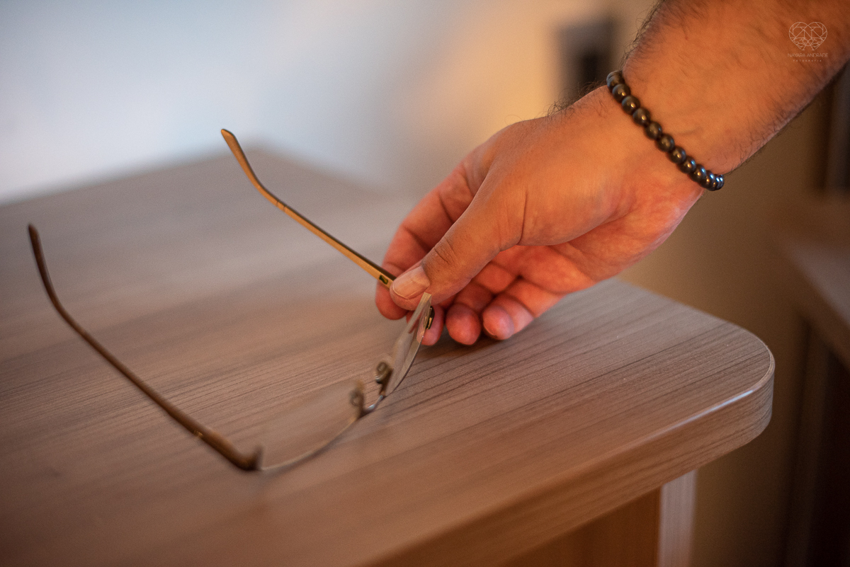 intimate wedding mini wedding feito em casa na cidade de santos fotografado pela fotografa premiada internacionalmente Nayara Andrade fotografia making of de noiva e noivo e jantar na casa da familia