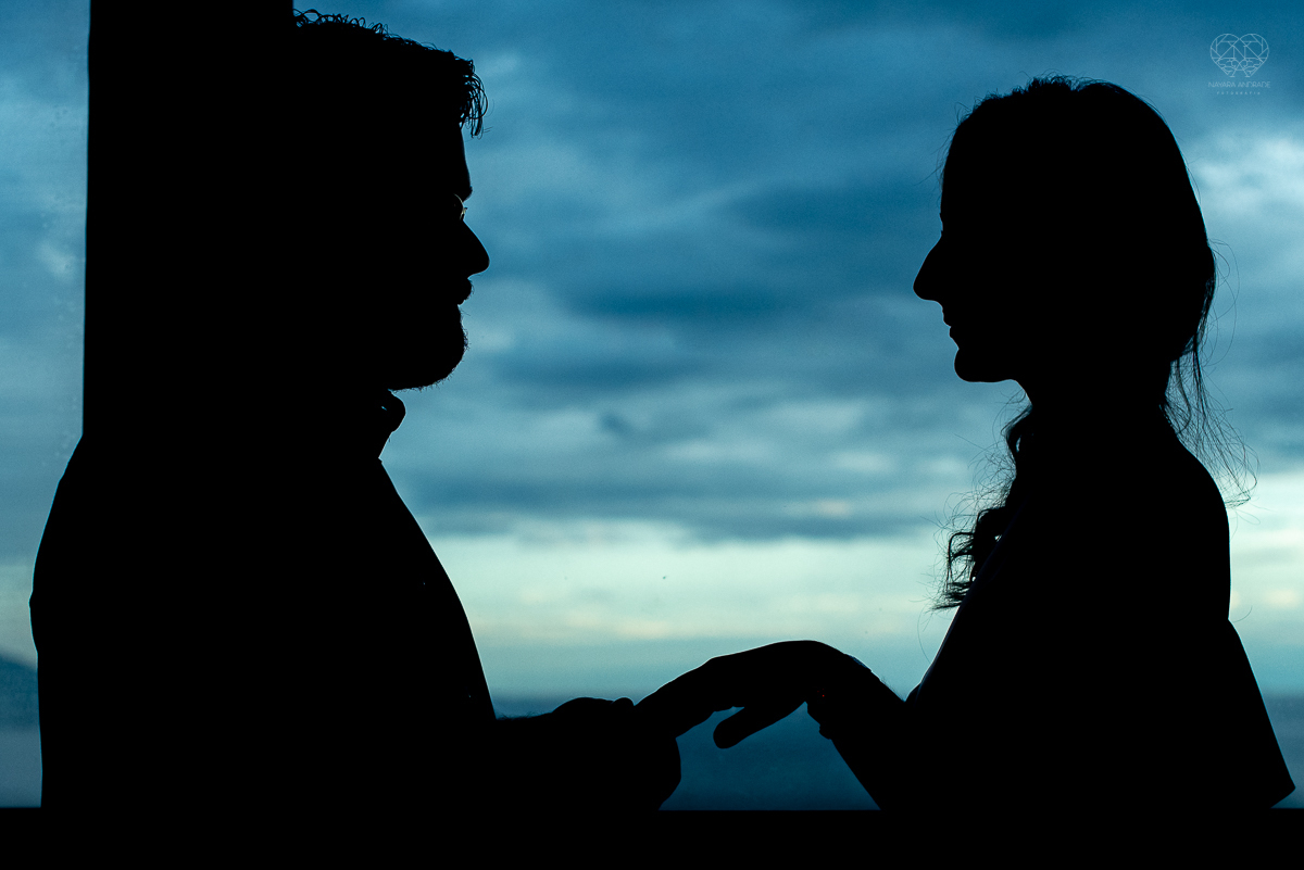 intimate wedding mini wedding feito em casa na cidade de santos fotografado pela fotografa premiada internacionalmente Nayara Andrade fotografia making of de noiva e noivo e jantar na casa da familia