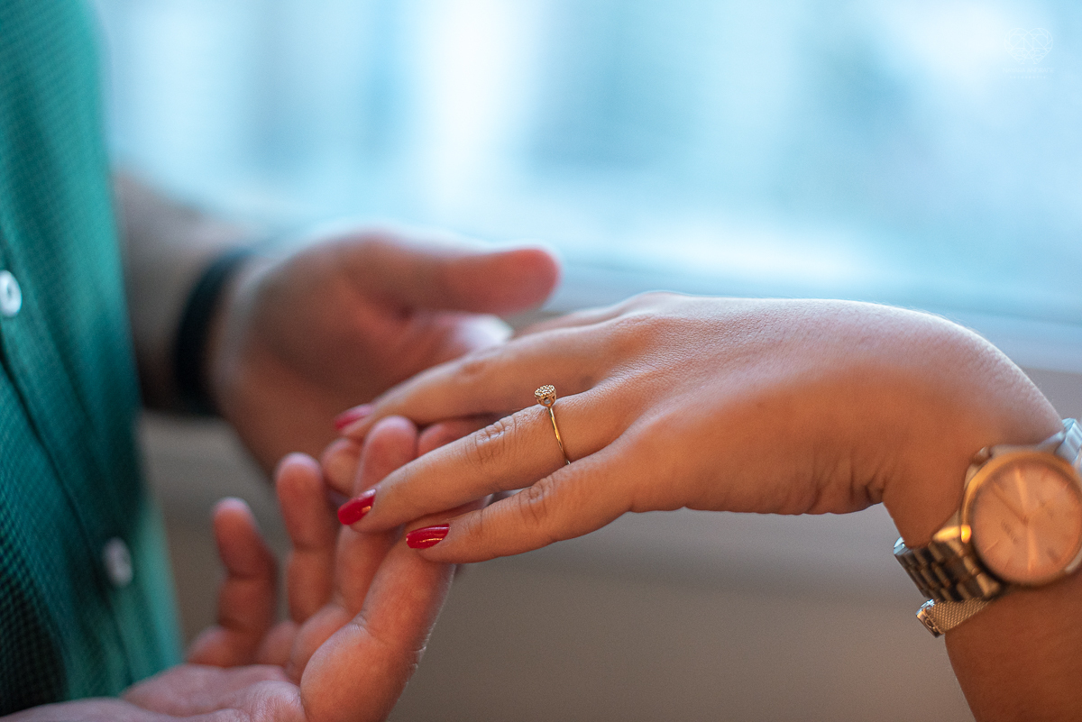 intimate wedding mini wedding feito em casa na cidade de santos fotografado pela fotografa premiada internacionalmente Nayara Andrade fotografia making of de noiva e noivo e jantar na casa da familia