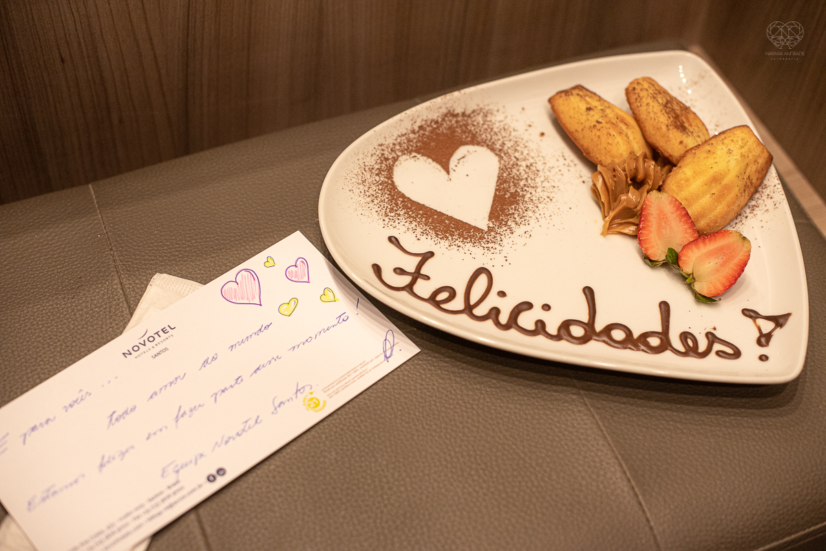 intimate wedding mini wedding feito em casa na cidade de santos fotografado pela fotografa premiada internacionalmente Nayara Andrade fotografia making of de noiva e noivo e jantar na casa da familia