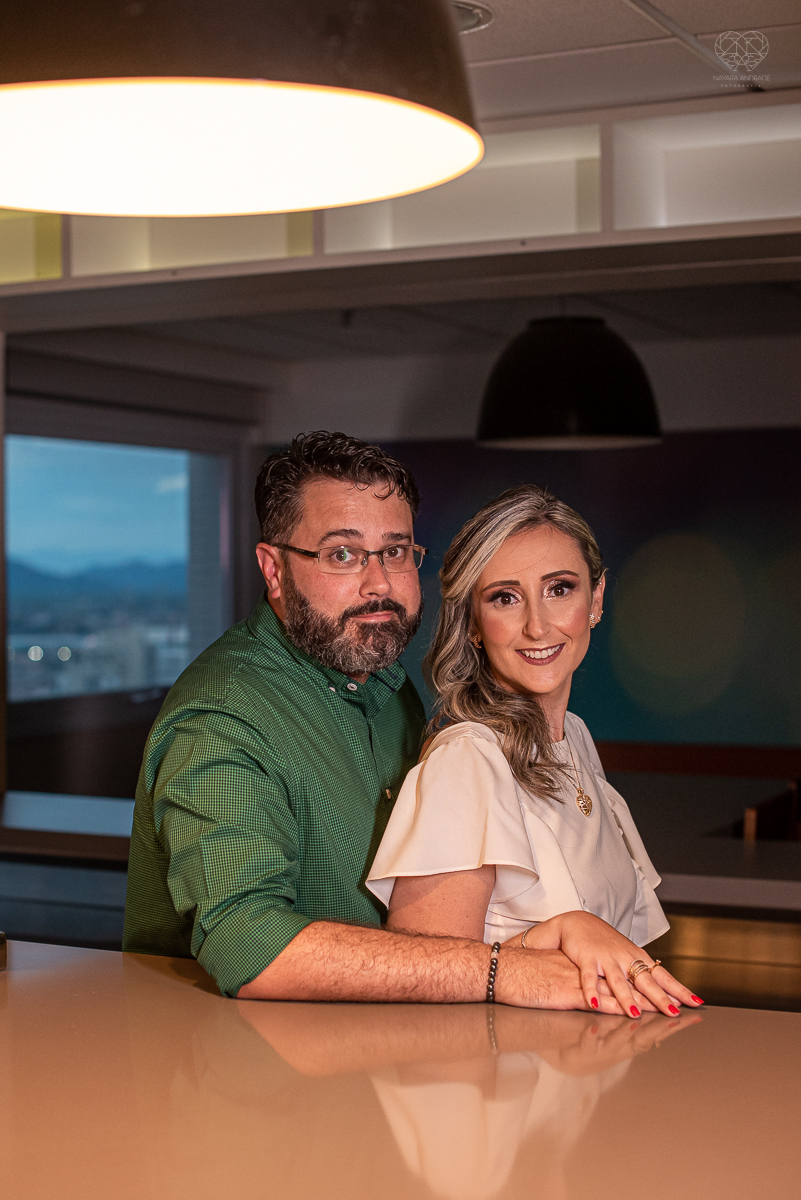 intimate wedding mini wedding feito em casa na cidade de santos fotografado pela fotografa premiada internacionalmente Nayara Andrade fotografia making of de noiva e noivo e jantar na casa da familia