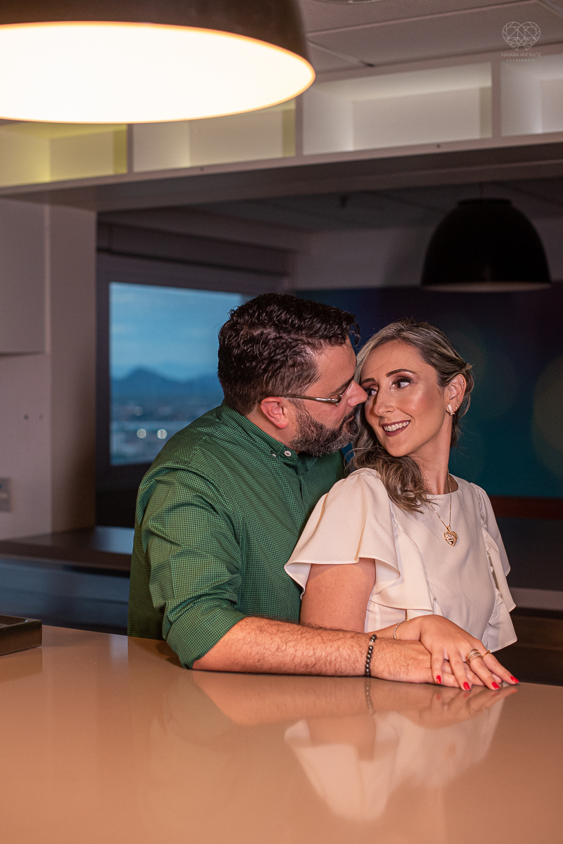 intimate wedding mini wedding feito em casa na cidade de santos fotografado pela fotografa premiada internacionalmente Nayara Andrade fotografia making of de noiva e noivo e jantar na casa da familia