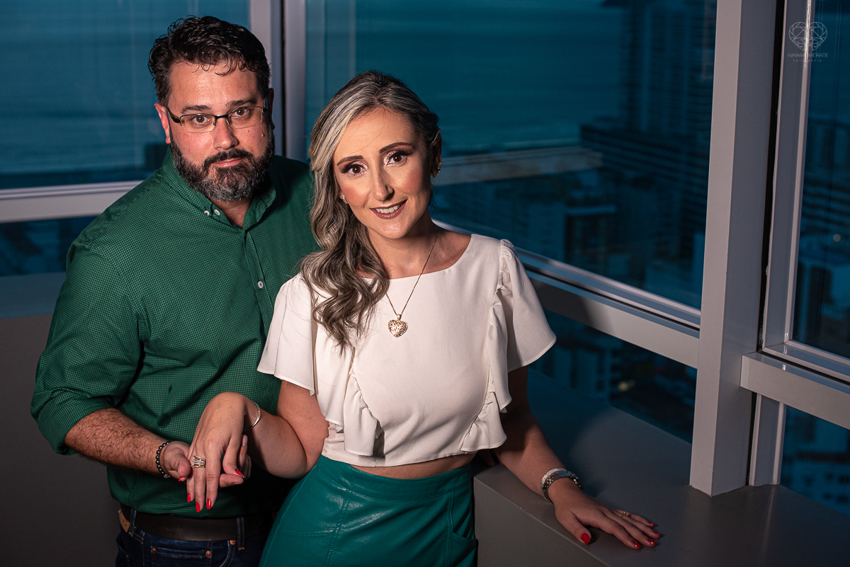 intimate wedding mini wedding feito em casa na cidade de santos fotografado pela fotografa premiada internacionalmente Nayara Andrade fotografia making of de noiva e noivo e jantar na casa da familia