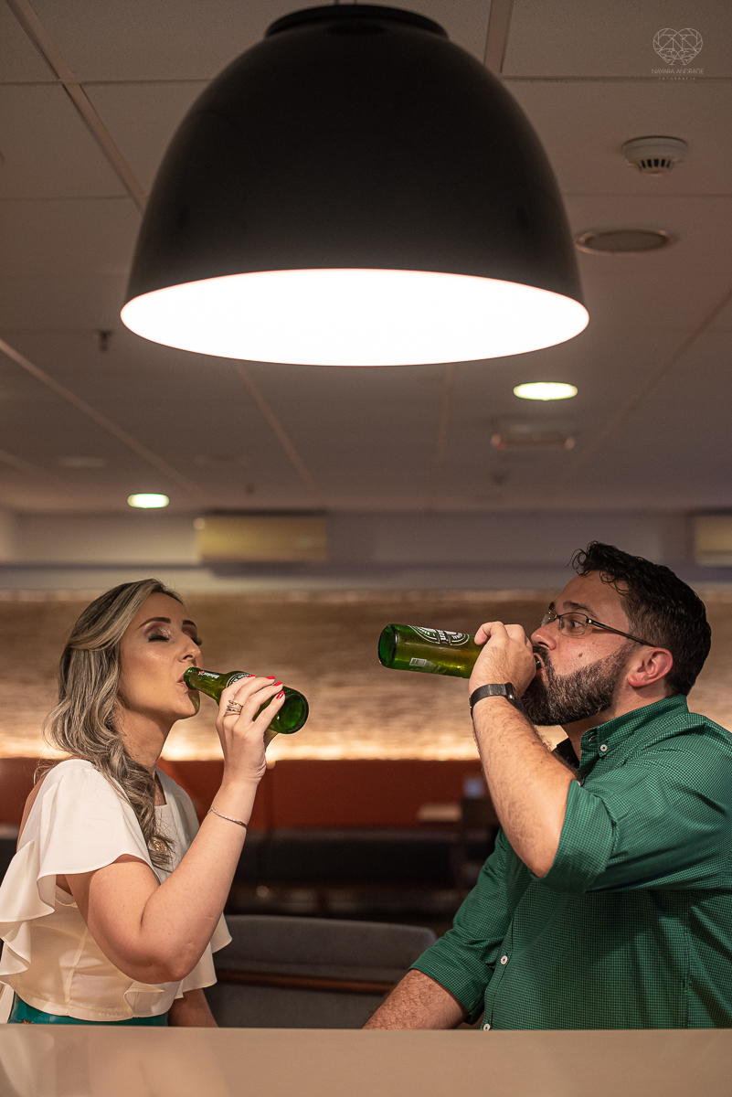 intimate wedding mini wedding feito em casa na cidade de santos fotografado pela fotografa premiada internacionalmente Nayara Andrade fotografia making of de noiva e noivo e jantar na casa da familia