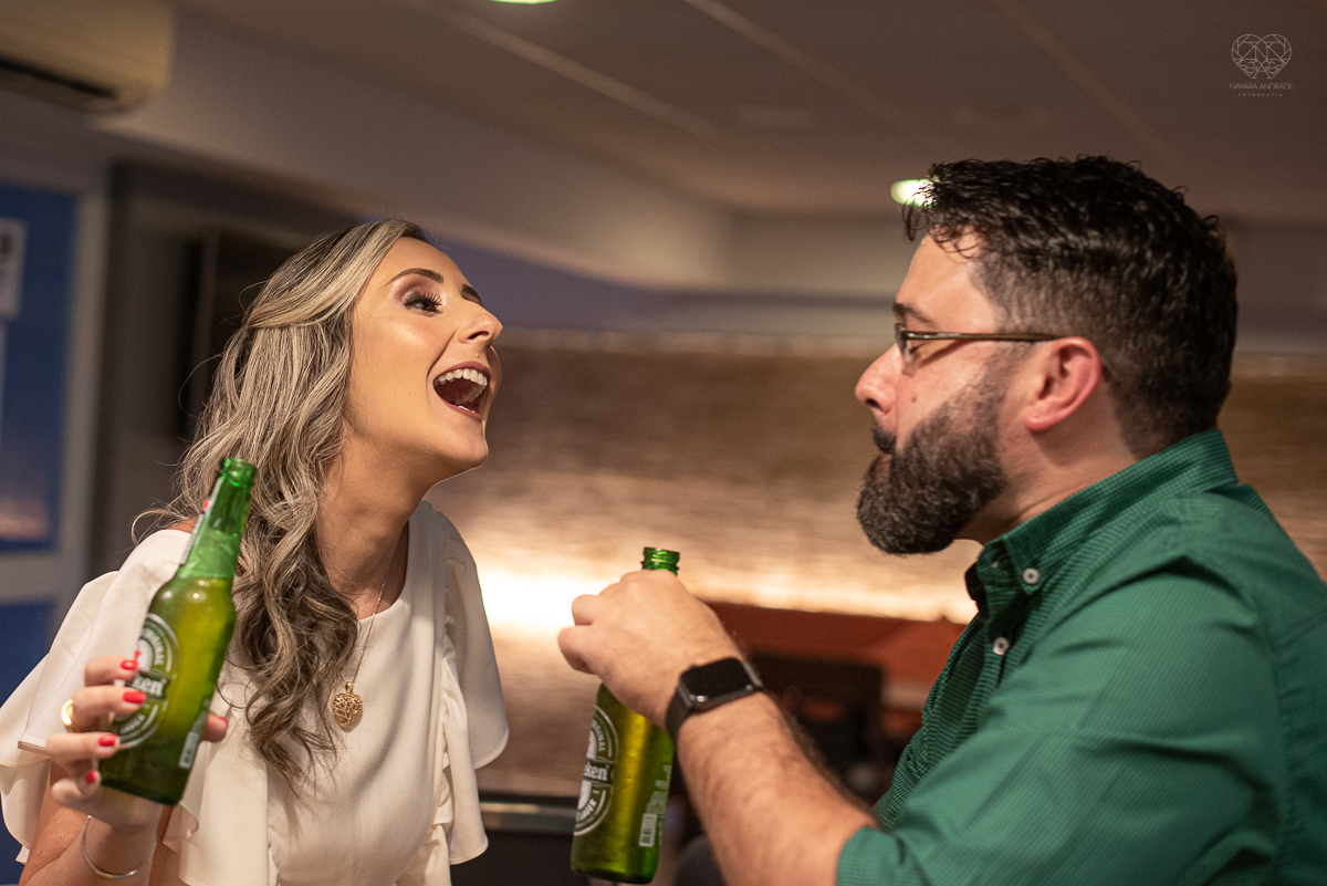 intimate wedding mini wedding feito em casa na cidade de santos fotografado pela fotografa premiada internacionalmente Nayara Andrade fotografia making of de noiva e noivo e jantar na casa da familia