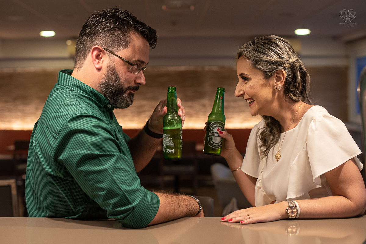 intimate wedding mini wedding feito em casa na cidade de santos fotografado pela fotografa premiada internacionalmente Nayara Andrade fotografia making of de noiva e noivo e jantar na casa da familia