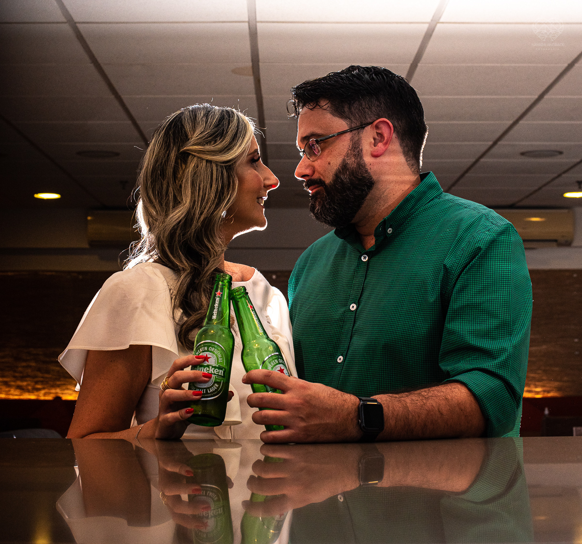 intimate wedding mini wedding feito em casa na cidade de santos fotografado pela fotografa premiada internacionalmente Nayara Andrade fotografia making of de noiva e noivo e jantar na casa da familia