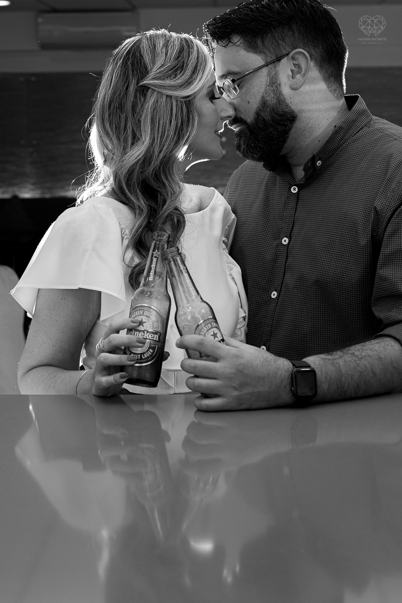 intimate wedding mini wedding feito em casa na cidade de santos fotografado pela fotografa premiada internacionalmente Nayara Andrade fotografia making of de noiva e noivo e jantar na casa da familia