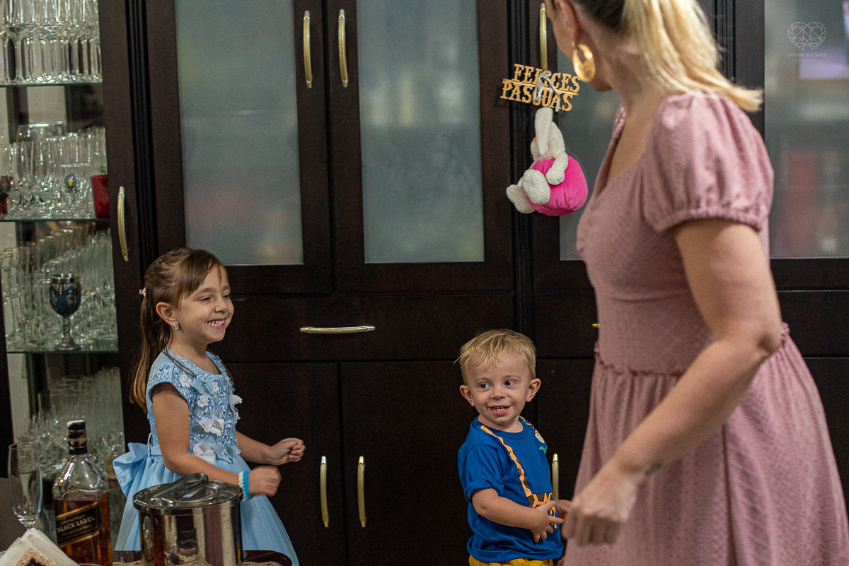 intimate wedding mini wedding feito em casa na cidade de santos fotografado pela fotografa premiada internacionalmente intimate wedding mini wedding feito em casa na cidade deNayara Andrade fotografia making of de noiva e noivo e jantar na casa da familia