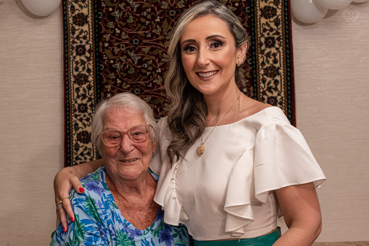 intimate wedding mini wedding feito em casa na cidade de santos fotografado pela fotografa premiada internacionalmente Nayara Andrade fotografia making of de noiva e noivo e jantar na casa da familia