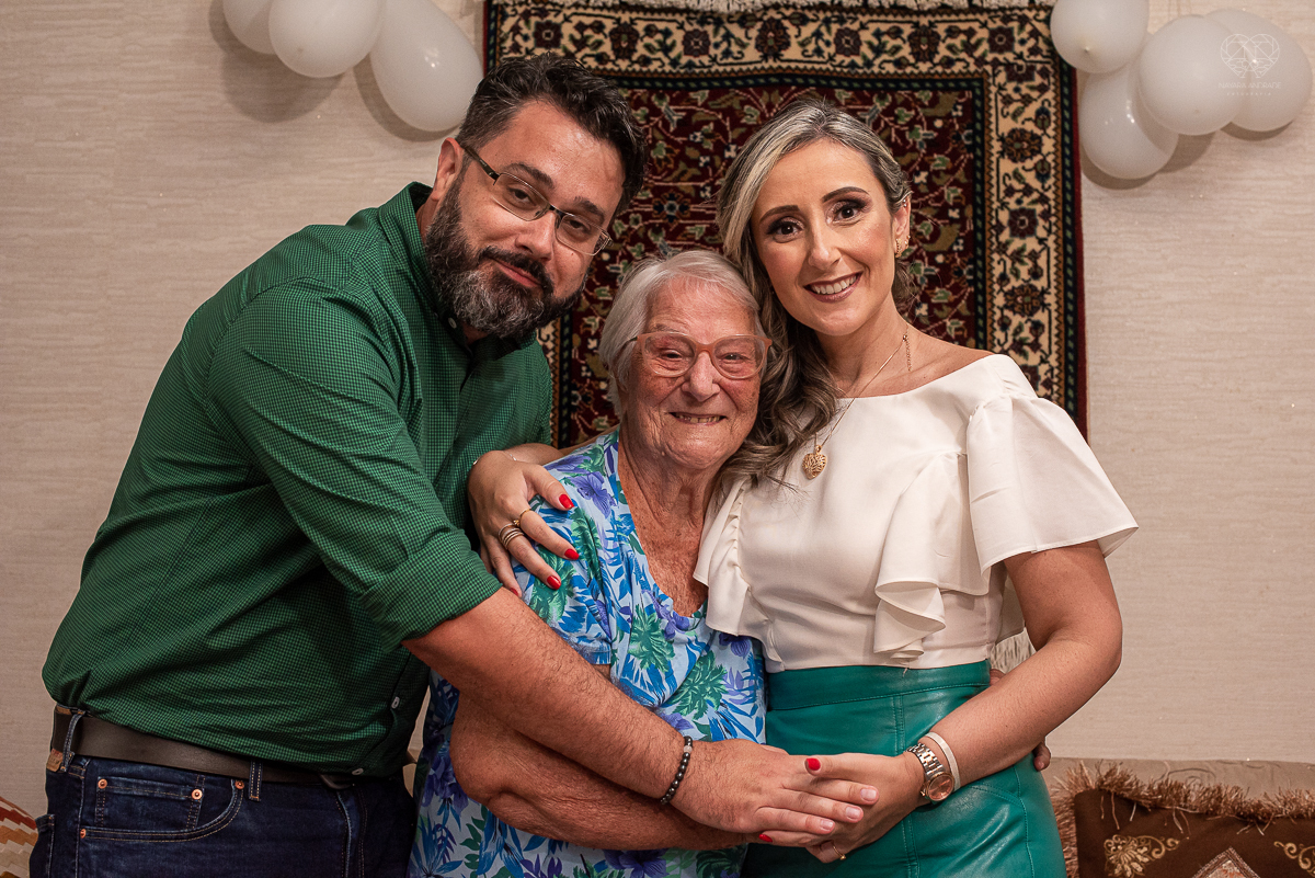 intimate wedding mini wedding feito em casa na cidade de santos fotografado pela fotografa premiada internacionalmente Nayara Andrade fotografia making of de noiva e noivo e jantar na casa da familia