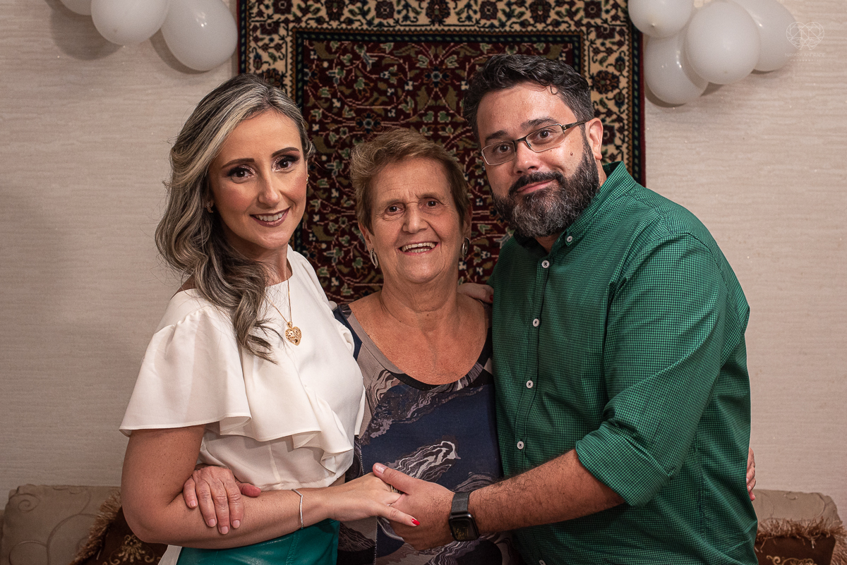 intimate wedding mini wedding feito em casa na cidade de santos fotografado pela fotografa premiada internacionalmente Nayara Andrade fotografia making of de noiva e noivo e jantar na casa da familia