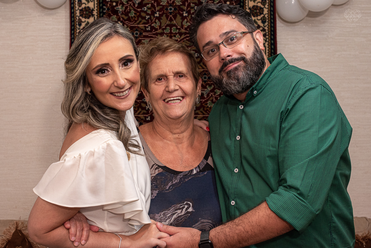 intimate wedding mini wedding feito em casa na cidade de santos fotografado pela fotografa premiada internacionalmente Nayara Andrade fotografia making of de noiva e noivo e jantar na casa da familia