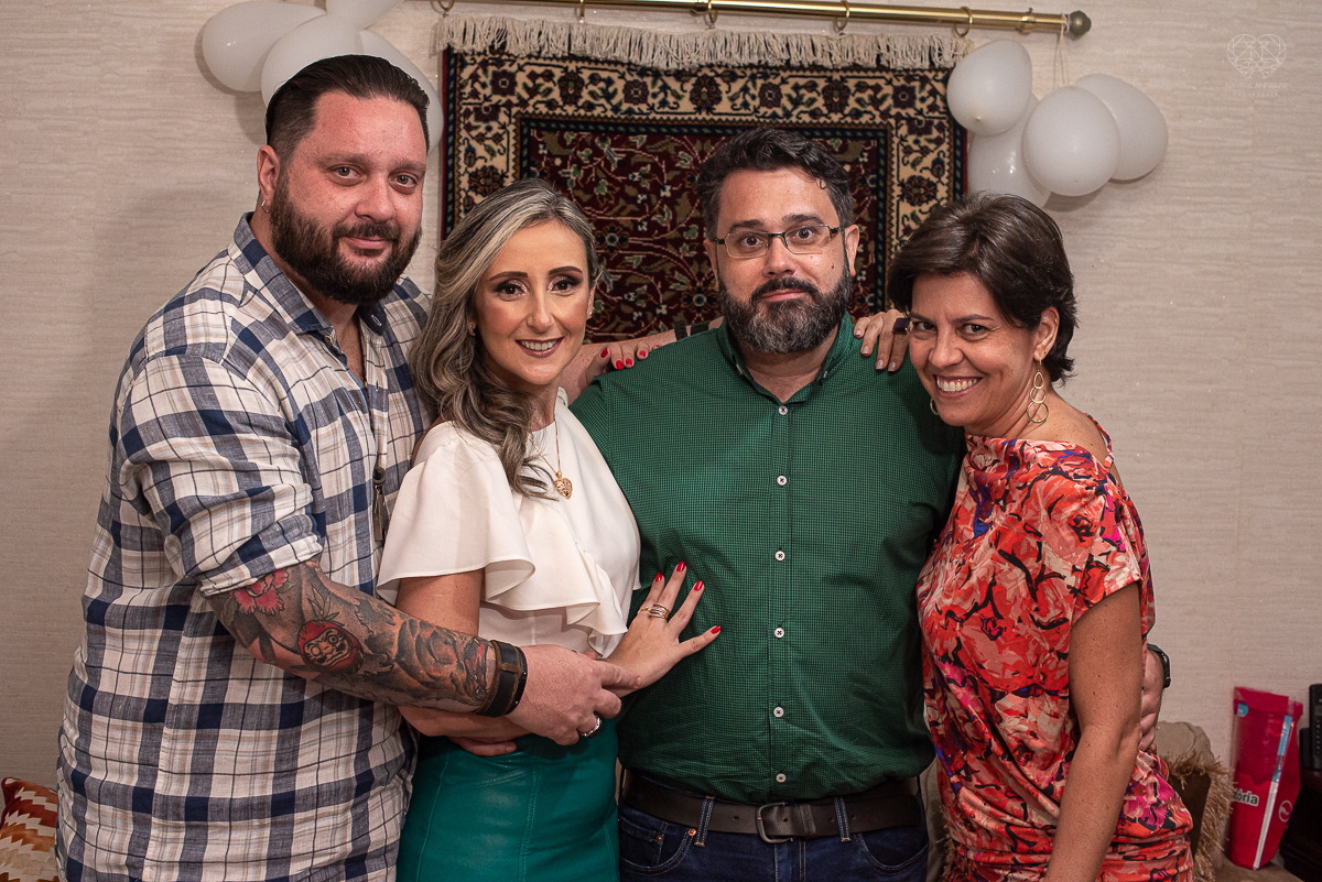 intimate wedding mini wedding feito em casa na cidade de santos fotografado pela fotografa premiada internacionalmente Nayara Andrade fotografia making of de noiva e noivo e jantar na casa da familia