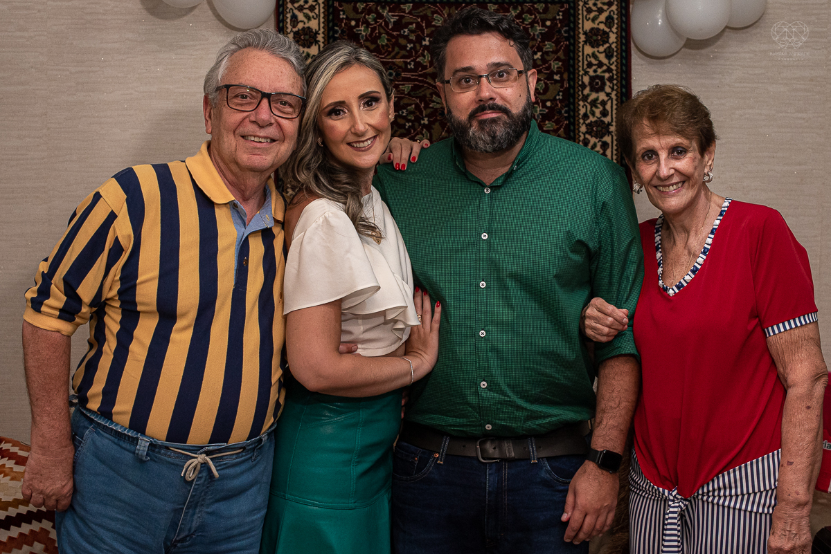 intimate wedding mini wedding feito em casa na cidade de santos fotografado pela fotografa premiada internacionalmente Nayara Andrade fotografia making of de noiva e noivo e jantar na casa da familia