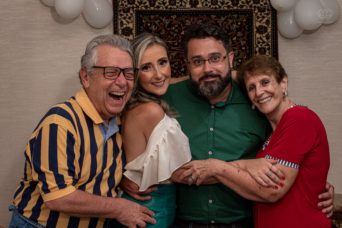 intimate wedding mini wedding feito em casa na cidade de santos fotografado pela fotografa premiada internacionalmente Nayara Andrade fotografia making of de noiva e noivo e jantar na casa da familia