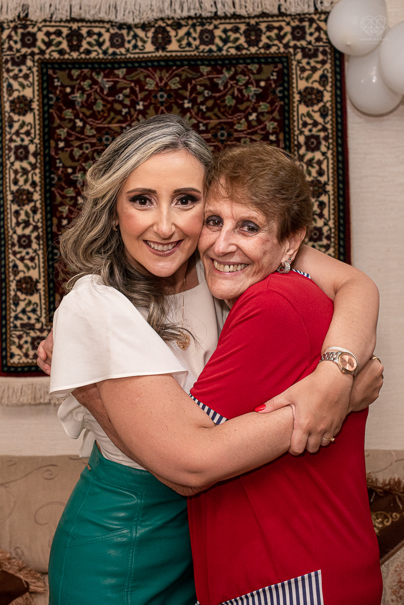 intimate wedding mini wedding feito em casa na cidade de santos fotografado pela fotografa premiada internacionalmente Nayara Andrade fotografia making of de noiva e noivo e jantar na casa da familia